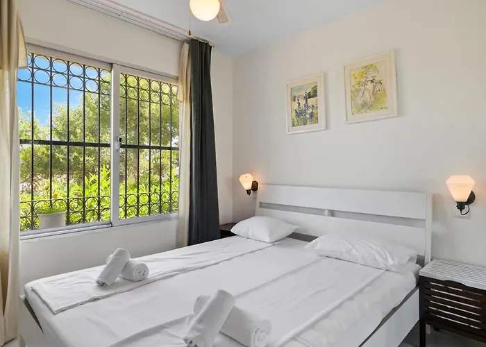 Garden Pool In Mijas By Costarentals - Ref 209 Appartement Fuengirola